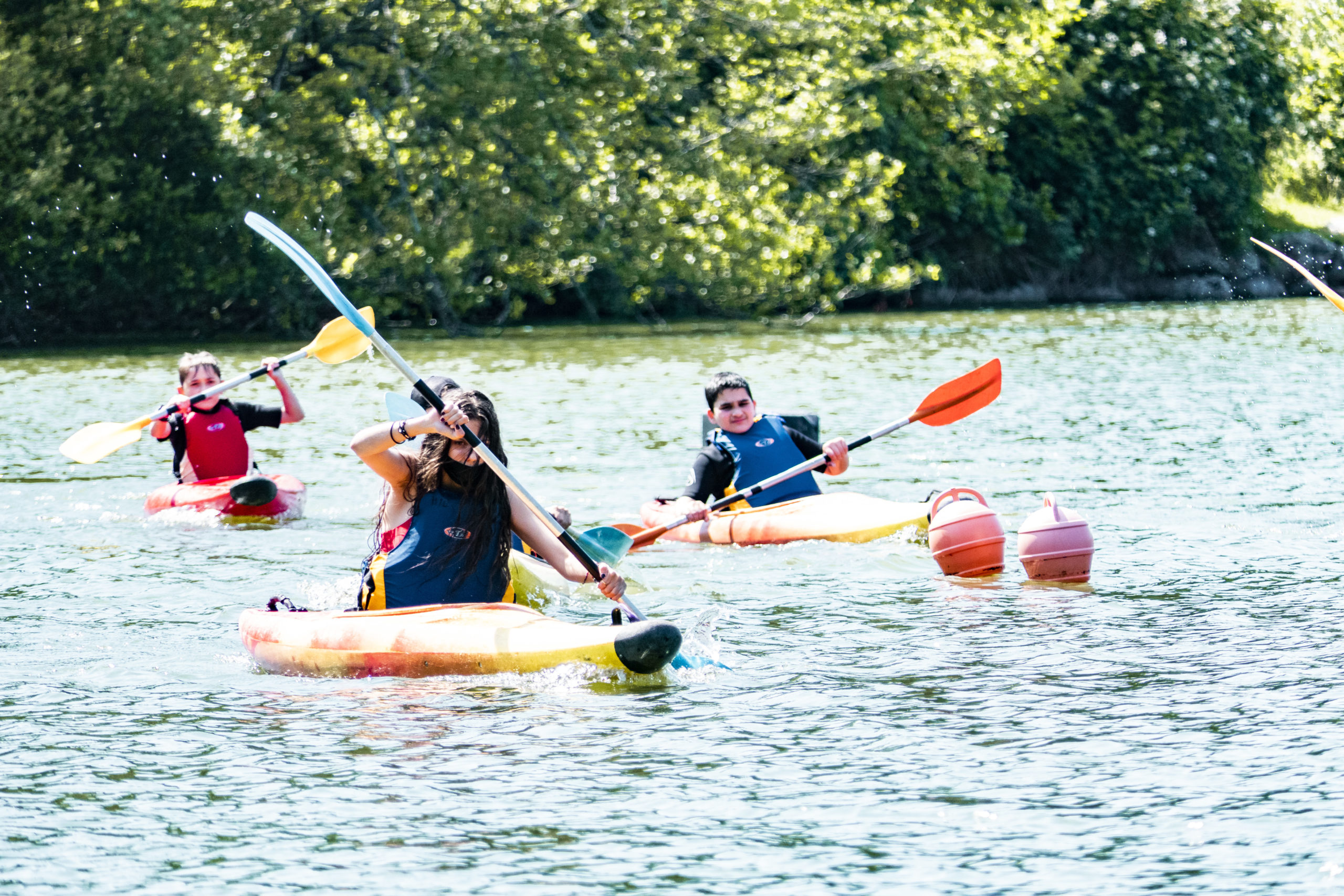 Enfants pratiquant du Frenzy Airboat les week-ends